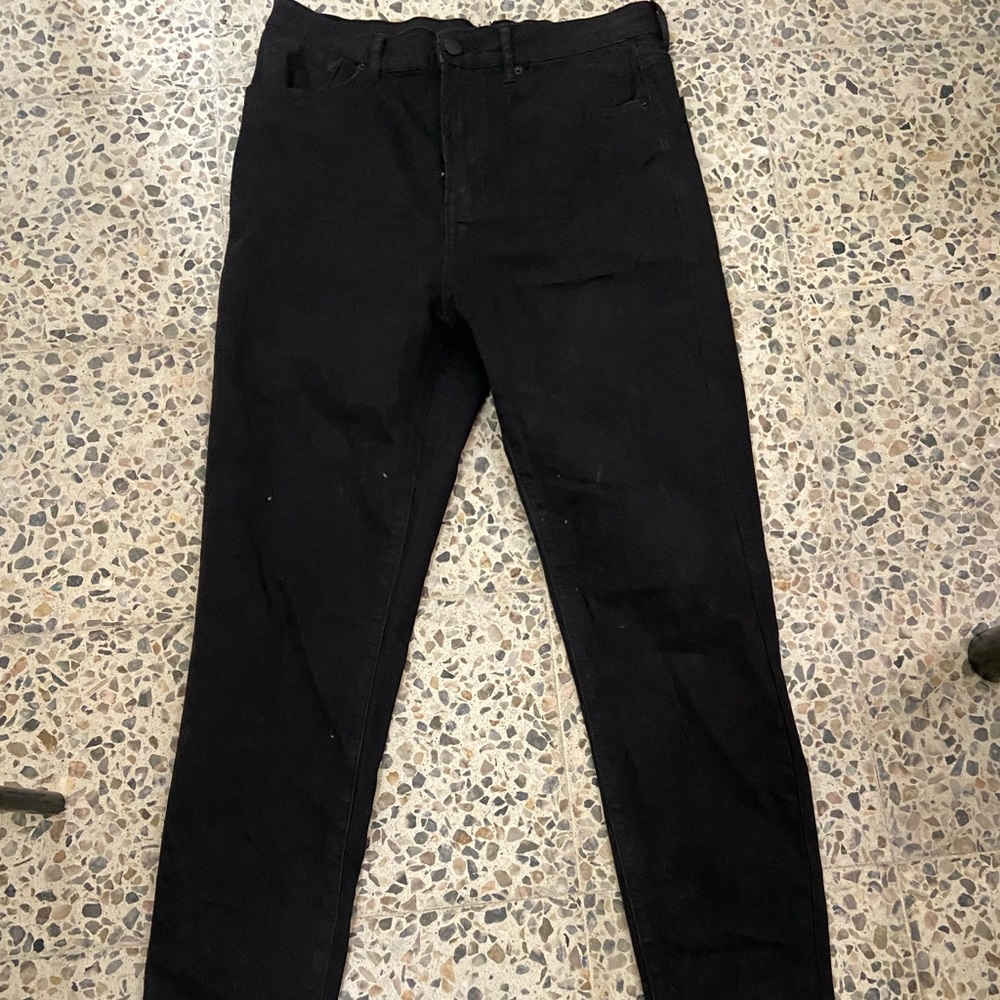 Basic black jean